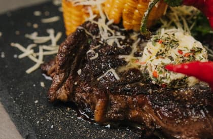 Gallery image /_next/static/media/steak.0y_95ef.tgoeq.jpg