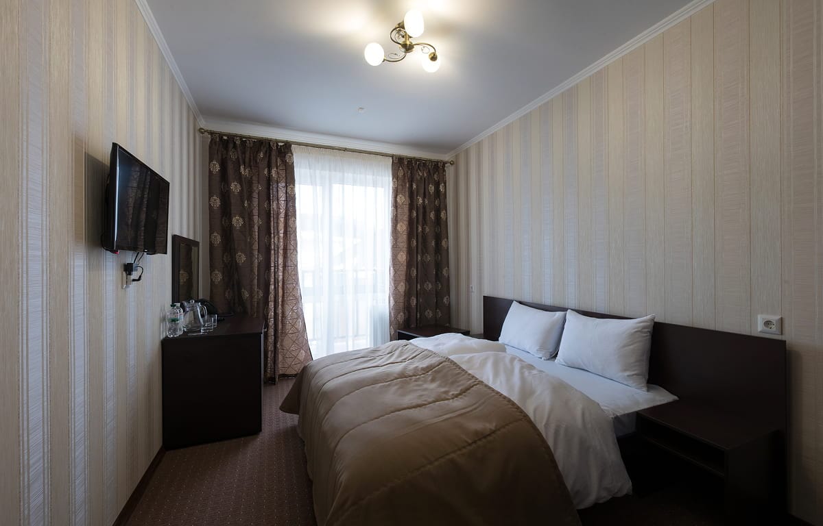 Стандарт для двох з балконом room 8