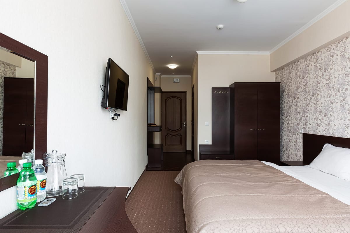 Стандарт для двох з балконом room 2