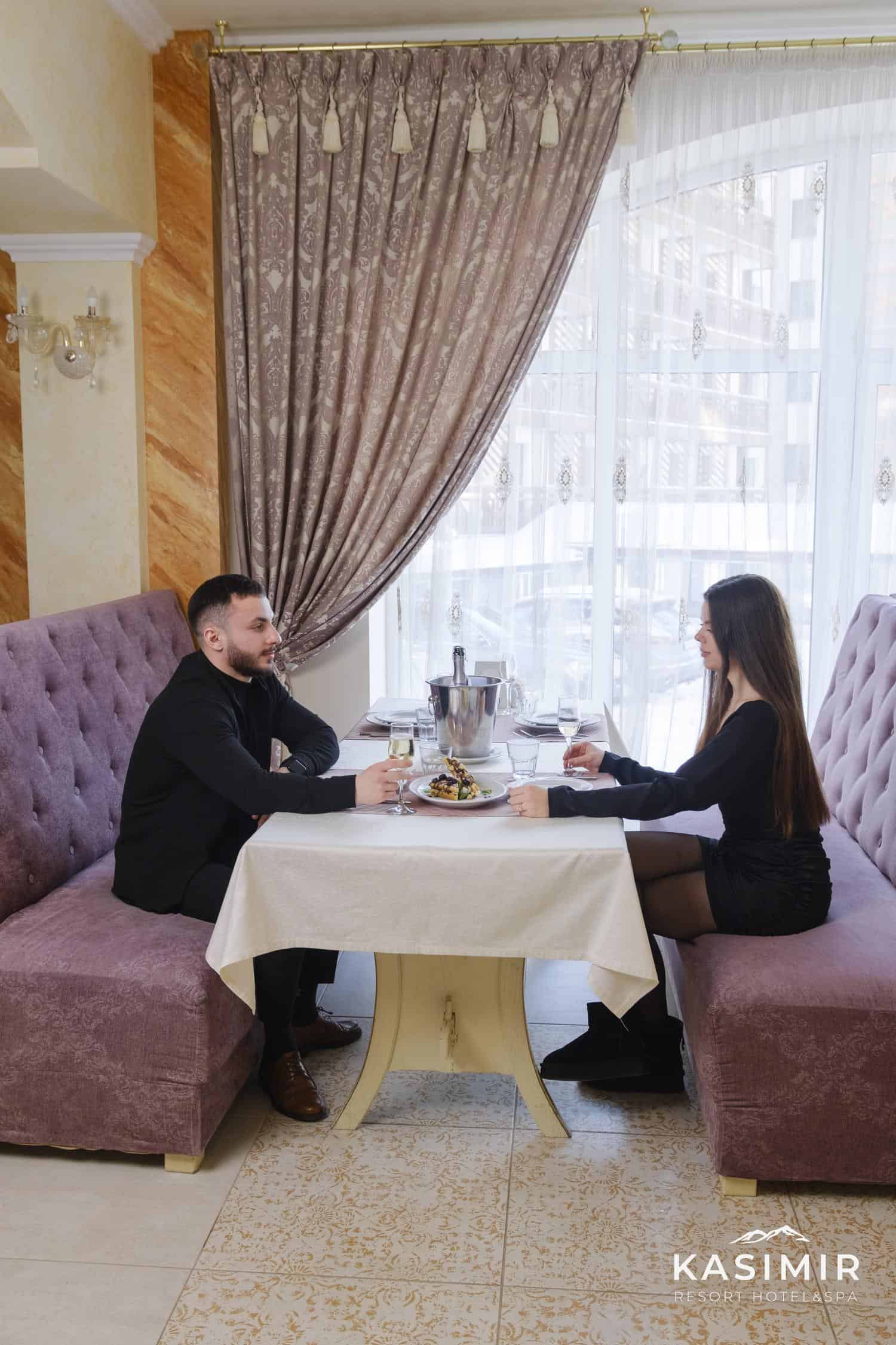 Restaurant Couple