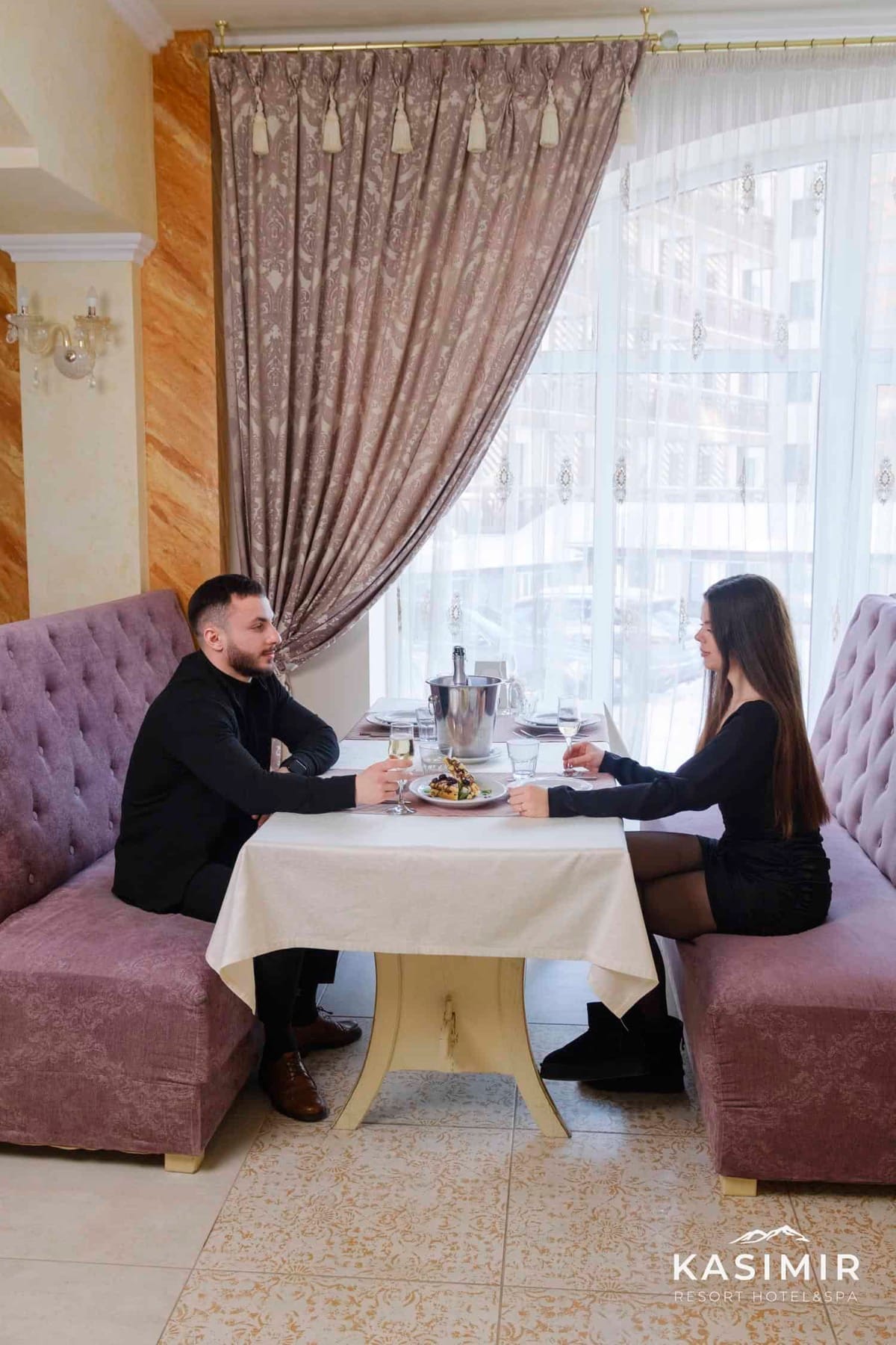 Restaurant Couple