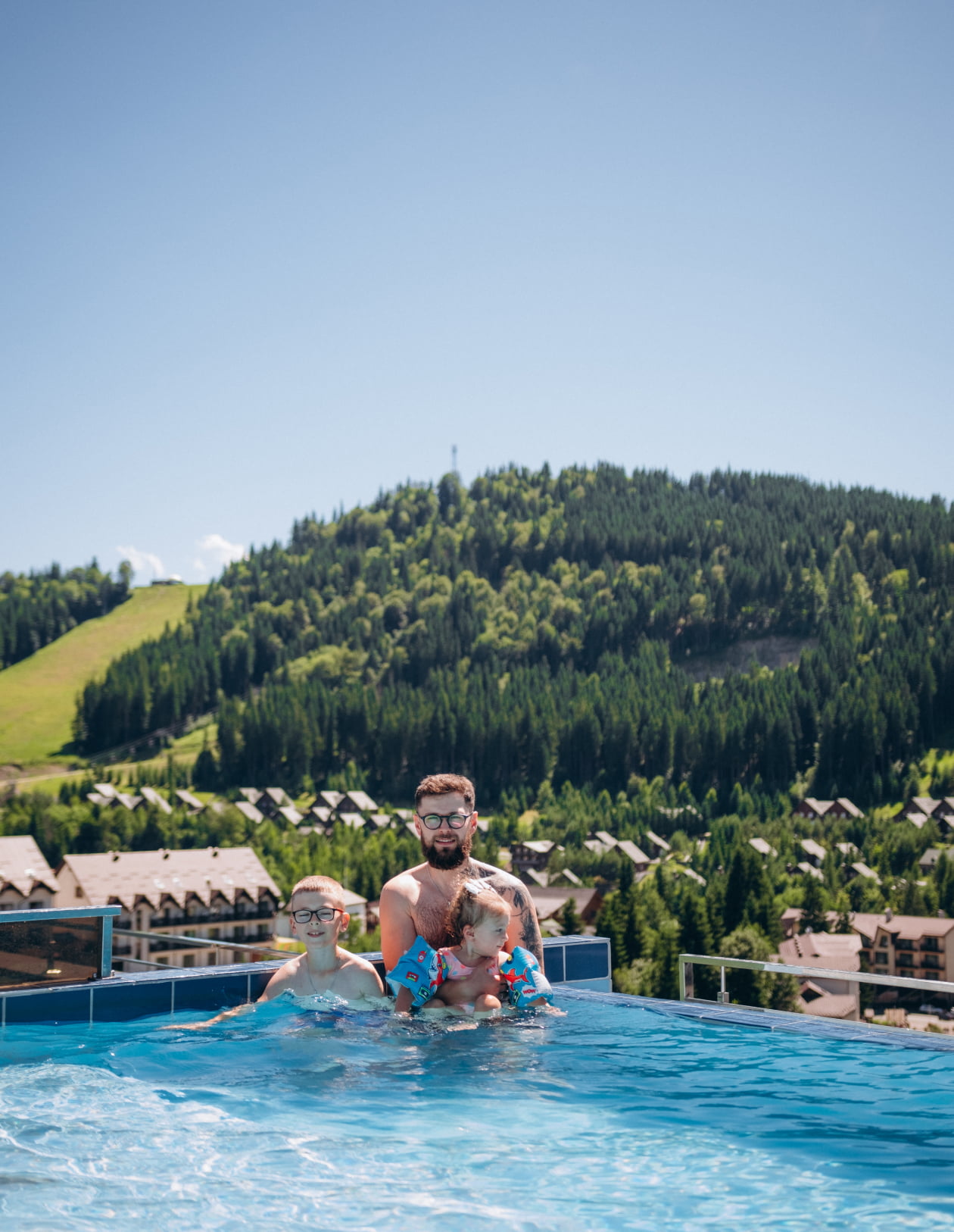 Gallery image /_next/static/media/spa-roof-family-view.12sz7-_-stj5w.jpg
