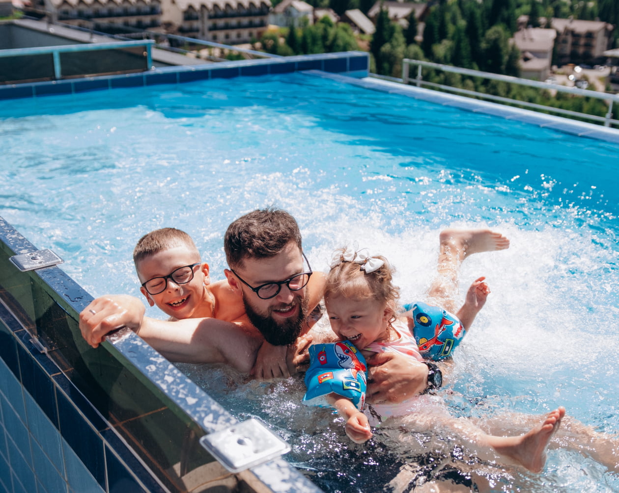 Gallery image /_next/static/media/spa-roof-family.0~sodnojvr35_.jpg