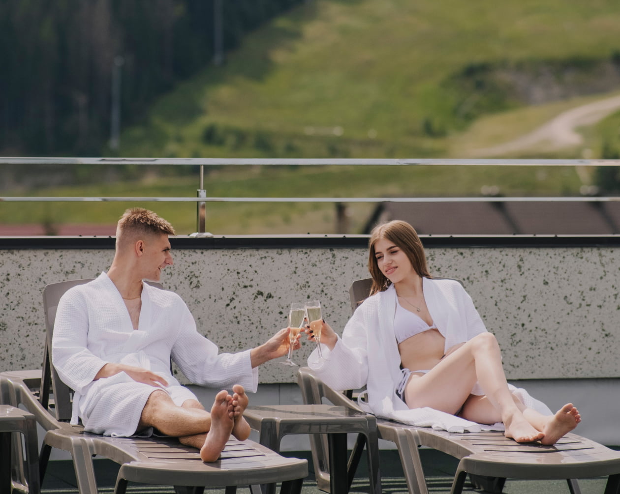 Gallery image /_next/static/media/spa-roof-pair.0fbutioh.3~s_.jpg